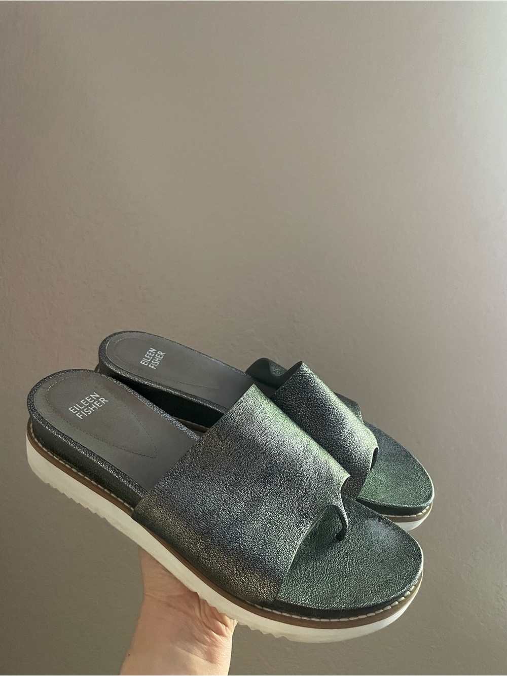 Eileen Fisher Touch Leather Flatform Thong Sandals Silver Gunmetal Metallic 10